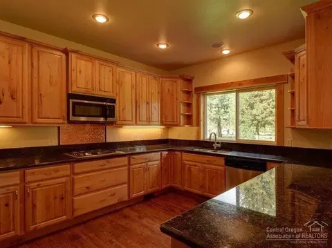 54435 Elk Dr, Bend, OR 97707 photo 11