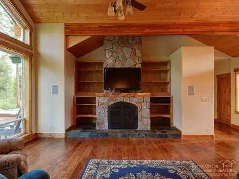 54435 Elk Dr, Bend, OR 97707 photo 9
