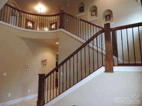 20510 Jacklight Ln, Bend, OR 97702 photo 2