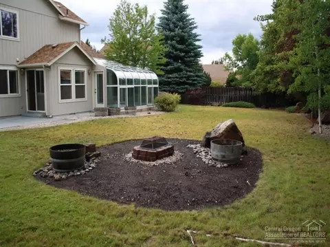 1436 NE Providence Dr, Bend, OR 97701 photo 2