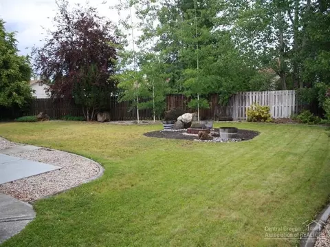 1436 NE Providence Dr, Bend, OR 97701 photo 3