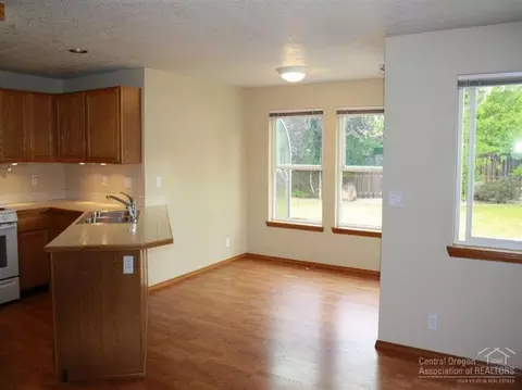 1436 NE Providence Dr, Bend, OR 97701 photo 6