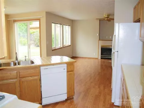 1436 NE Providence Dr, Bend, OR 97701 photo 5