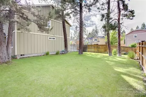 61142 Kepler St, Bend, OR 97702 photo 2