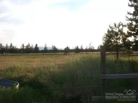 63624 Cricketwood Rd, Bend, OR 97701 photo 3