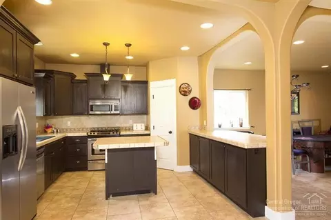 63226 Boyd Acres, Bend, OR 97701 photo 5