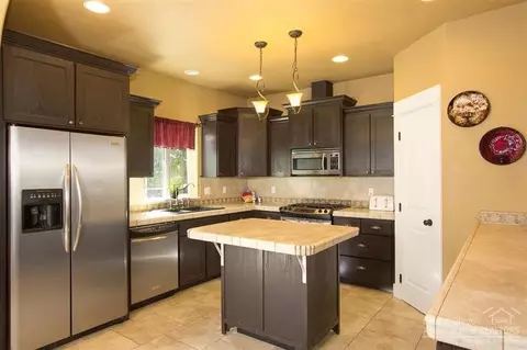 63226 Boyd Acres, Bend, OR 97701 photo 2