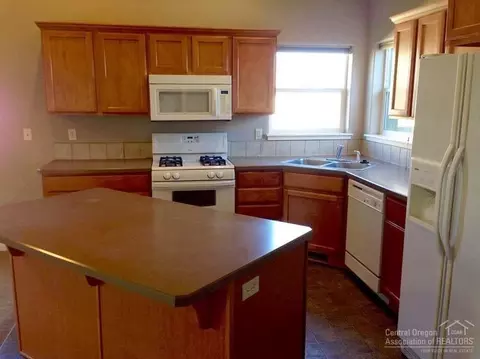 20724 Beaumont Dr, Bend, OR 97701 photo 4