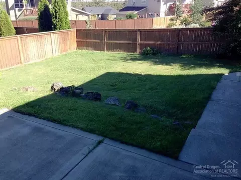20724 Beaumont Dr, Bend, OR 97701 photo 2
