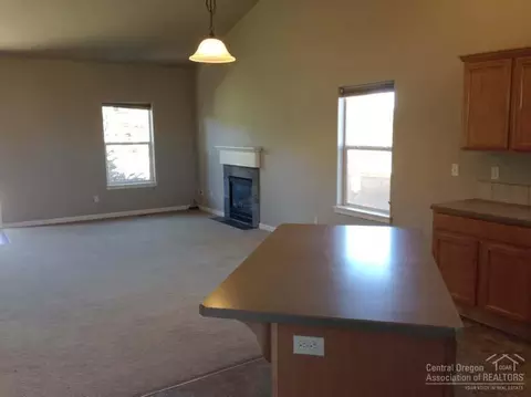 20724 Beaumont Dr, Bend, OR 97701 photo 3