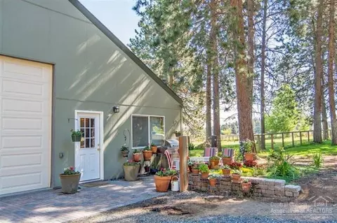 60299 SE Tekampe Rd, Bend, OR 97702 photo 3