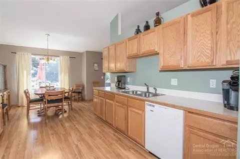 64754 Saros Ln, Bend, OR 97701 photo 7