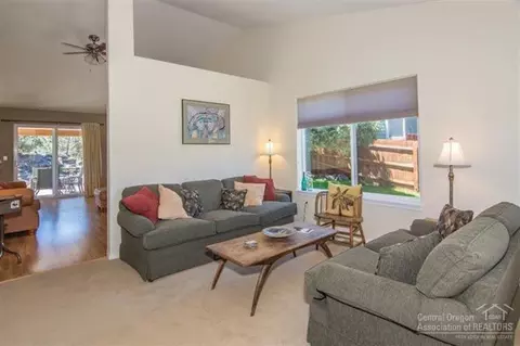 64754 Saros Ln, Bend, OR 97701 photo 2
