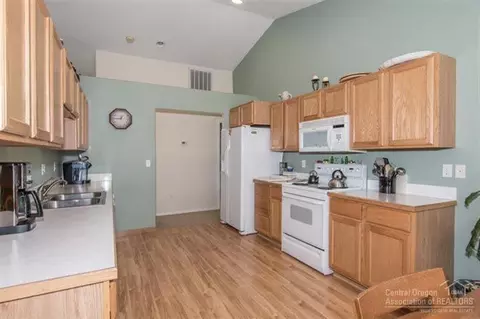 64754 Saros Ln, Bend, OR 97701 photo 10