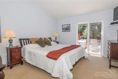 64754 Saros Ln, Bend, OR 97701 photo 11