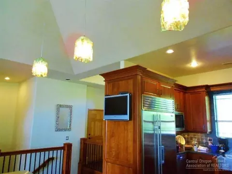 150 NW Phils Loop, Bend, OR 97701 photo 5