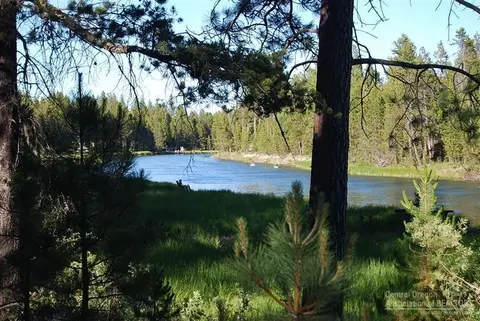 17035 Upland Rd, Bend, OR 97707 photo 2