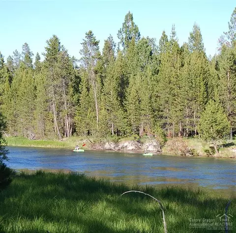 17035 Upland Rd, Bend, OR 97707 photo 3