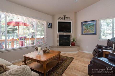 55932 Black Duck Rd, Bend, OR 97707 photo 2