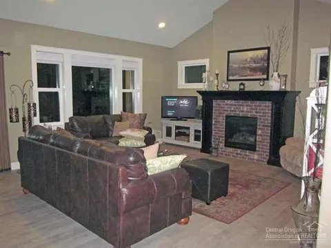 22149 Rickard Rd, Bend, OR 97702 photo 9