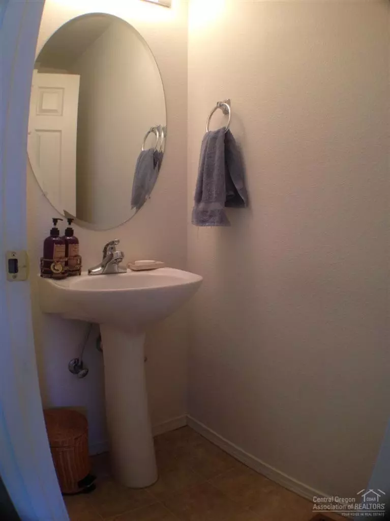  2828 NE Forum Dr, Bend, OR 97701 photo 8