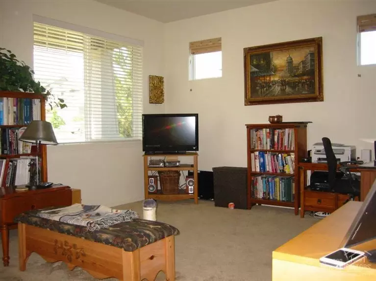  2828 NE Forum Dr, Bend, OR 97701 photo 3