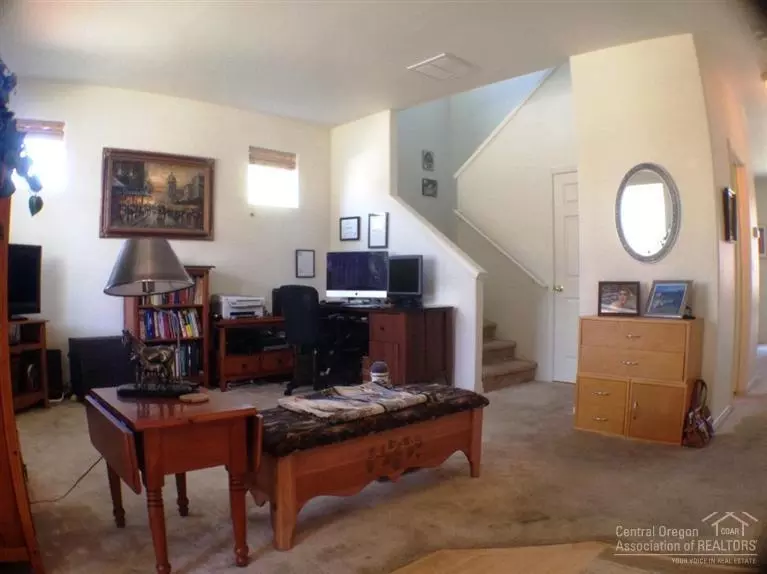  2828 NE Forum Dr, Bend, OR 97701 photo 2