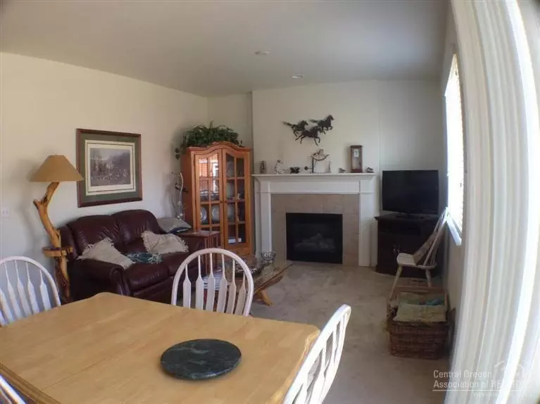  2828 NE Forum Dr, Bend, OR 97701 photo 4