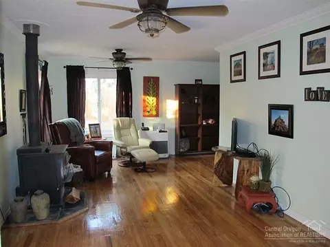205 SE Sasser Dr, Mitchell, OR 97750 photo 6