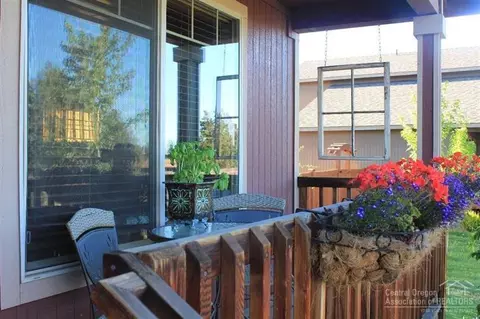 63263 Vogt Rd, Bend, OR 97701 photo 3