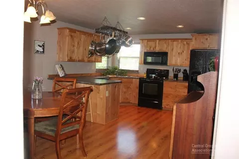 63263 Vogt Rd, Bend, OR 97701 photo 5