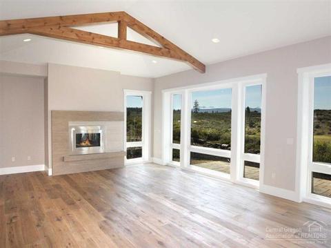 61335 Tripleknot Rd, Bend, OR 97702 photo 2