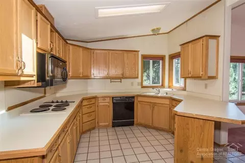 16485 Beaver Dr, Bend, OR 97707 photo 6