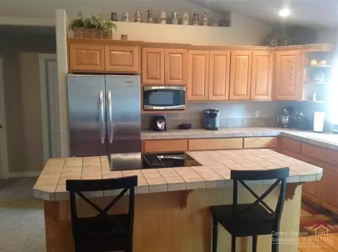 20735 Nicolette Dr, Bend, OR 97701 photo 4