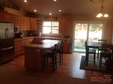 20735 Nicolette Dr, Bend, OR 97701 photo 2