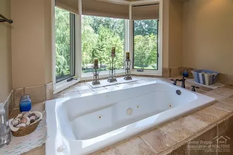 20406 White Pass Ct, Bend, OR 97702 photo 14