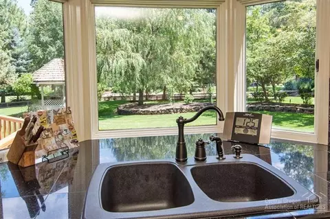 20406 White Pass Ct, Bend, OR 97702 photo 7