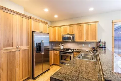 61514 Edro Pl, Bend, OR 97702 photo 2