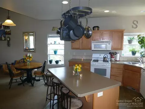 20644 Beaumont Dr, Bend, OR 97701 photo 7