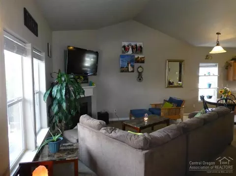 20644 Beaumont Dr, Bend, OR 97701 photo 4