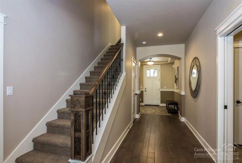 20190 SE Stonegate Dr, Bend, OR 97702 photo 2