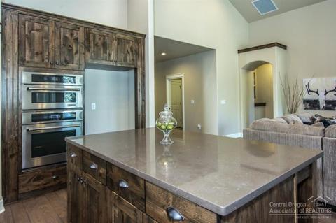 20190 SE Stonegate Dr, Bend, OR 97702 photo 11