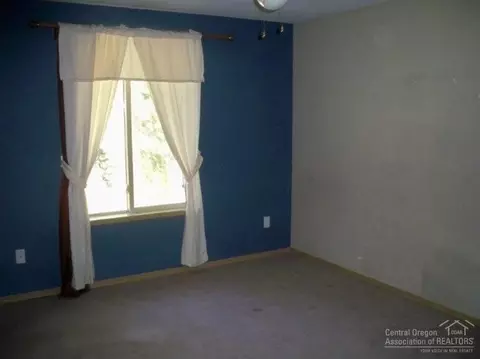 15042 W River Loop Dr, Bend, OR 97707 photo 11