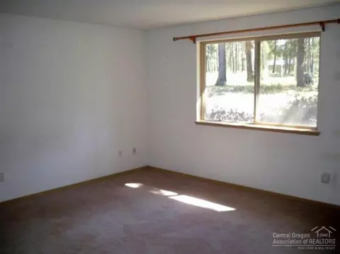 15042 W River Loop Dr, Bend, OR 97707 photo 9