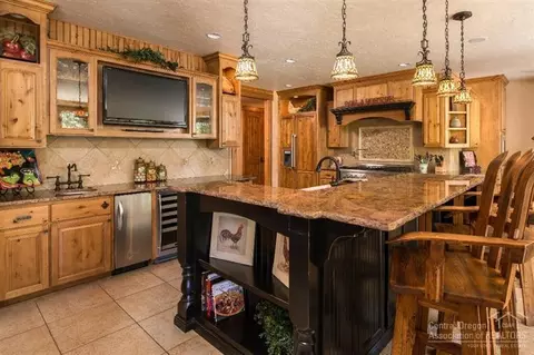 56646 Sunstone Loop, Bend, OR 97707 photo 3