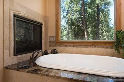 56646 Sunstone Loop, Bend, OR 97707 photo 12