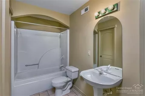 22014 Banff Dr, Bend, OR 97702 photo 9