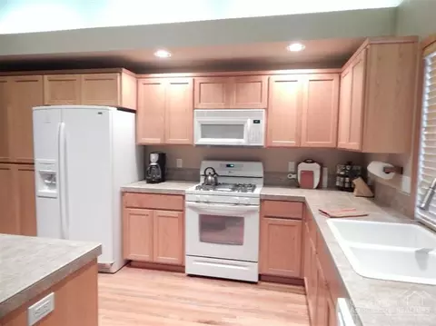19957 Quail Pine Loop, Bend, OR 97702 photo 2