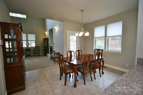 61240 Ridgewater Loop, Bend, OR 97702 photo 3