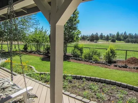 62565 Dixon Loop, Bend, OR 97701 photo 3